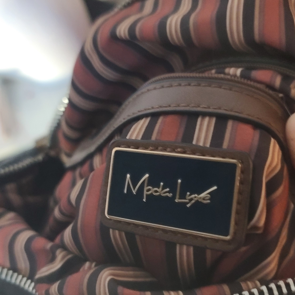 Duffle Style Hand Bag 👜 Moda Luxe - Picture 4 of 9